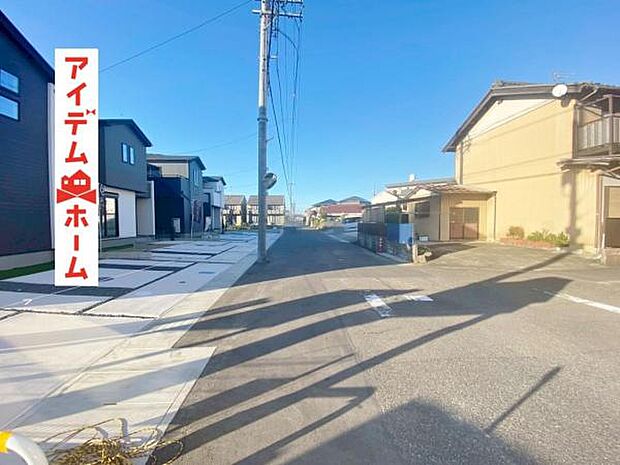 前面道路(2025年10月)撮影 休日、平日問わずお気軽にお問合せくださいませ。