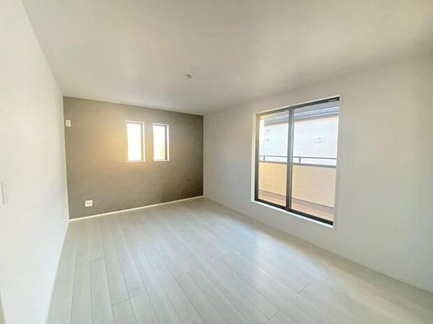 心地良い日差しが差し込む明るい居室