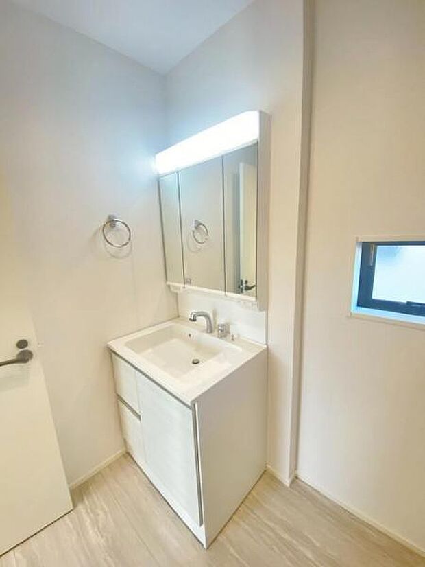 暮らしを快適に変える、シャワー付き洗面化粧台♪