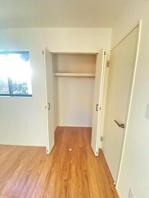 各居室にはたっぷりと収納できるクローゼットを設置していますお部屋をスッキリと広々使えます♪