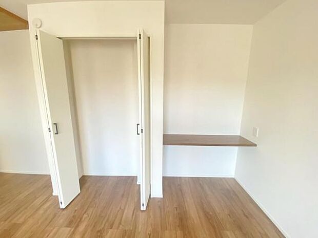 食品の保管に便利なキッチンパントリー完備棚付きでスッキリと片付けられます