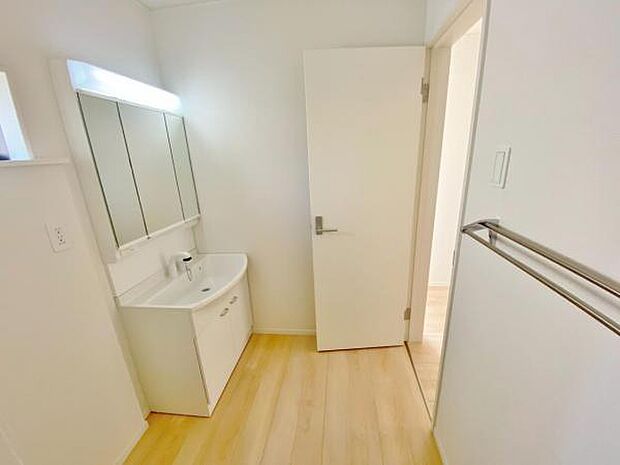 4号棟 休日、平日問わずお気軽にお問合せくださいませ。