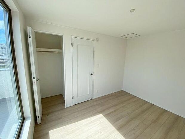 各居室にはたっぷりと収納できるクローゼットを設置していますお部屋をスッキリと広々使えます♪