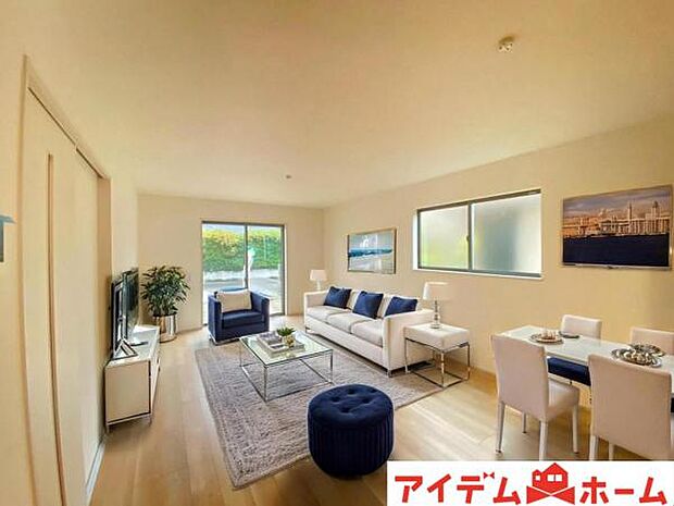 ※家具設置イメージです　 南側から明るい日差しをたっぷり取り込めるリビングです♪