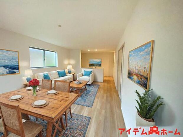 ※家具設置イメージです　 南側から明るい日差しをたっぷり取り込めるリビングです♪