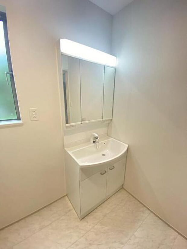 暮らしを快適に変える、シャワー付き洗面化粧台♪