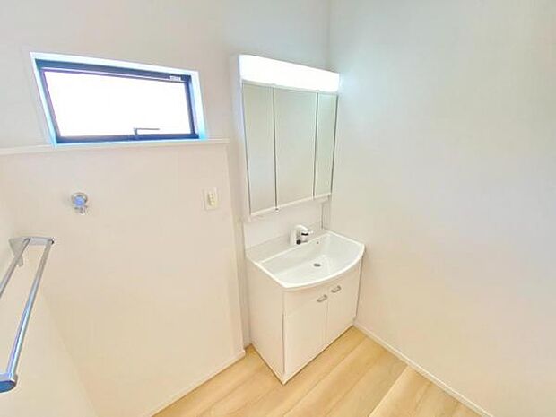 暮らしを快適に変える、シャワー付き洗面化粧台♪