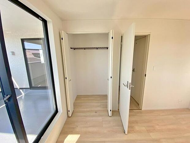 各居室にはたっぷりと収納できるクローゼットを設置していますお部屋をスッキリと広々使えます♪