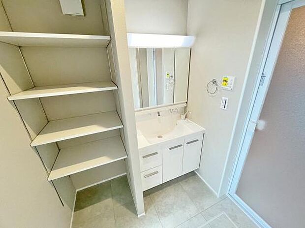 暮らしを快適に変える、シャワー付き洗面化粧台♪