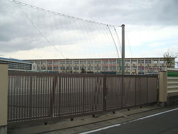 北名古屋市立師勝小学校（180m）