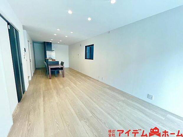 家族団らんの時間も増えそうな、ゆったりと寛げるLDKが魅力です♪