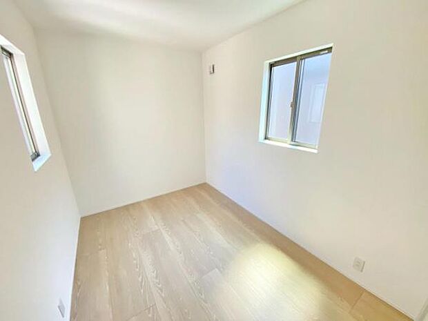 心地良い日差しが差し込む明るい居室