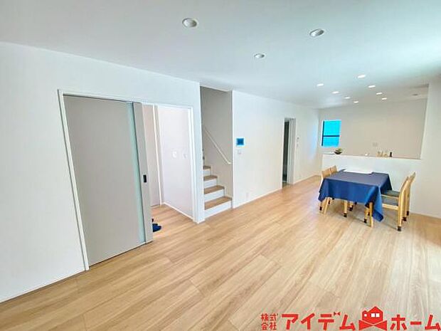 家族のコミュニケーションが広がるリビングイン階段♪