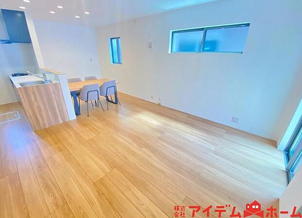 家族団らんの時間も増えそうな、ゆったりと寛げるLDKが魅力です♪