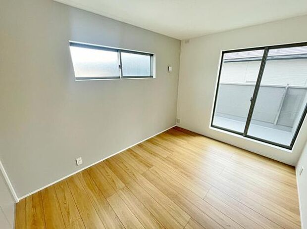 心地良い日差しが差し込む明るい居室