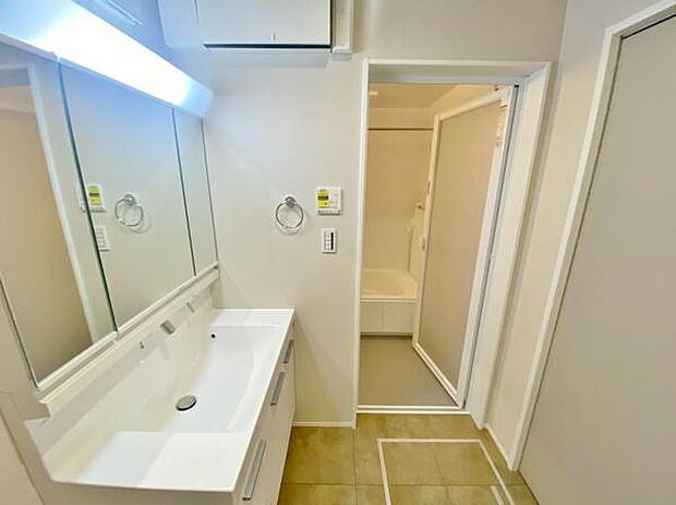 暮らしを快適に変える、シャワー付き洗面化粧台♪