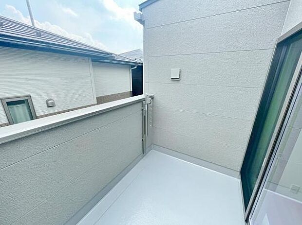 日差しをたっぷり受けれる南面バルコニーで毎日のお洗濯も快適♪