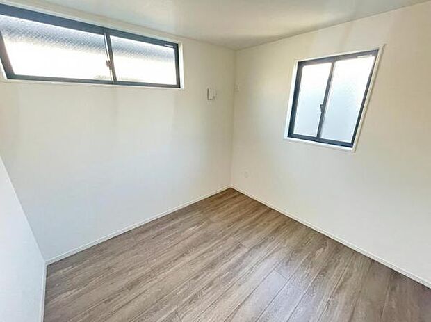 心地良い日差しが差し込む明るい居室