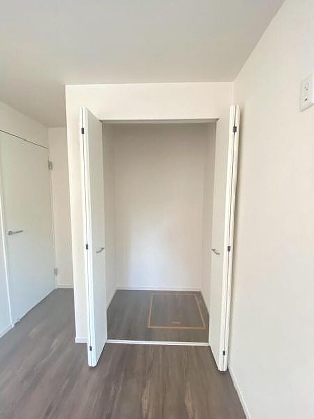 趣味の物やお子様のおもちゃもたくさん収納できるクローゼットを設置