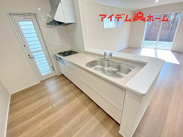 内観写真 平日・土日問わずご案内致しますお気軽にお問合わせ下さい♪