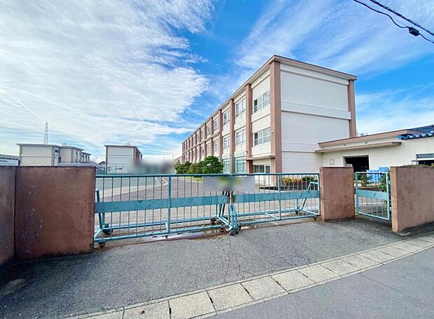 一宮市立西成小学校（560m）