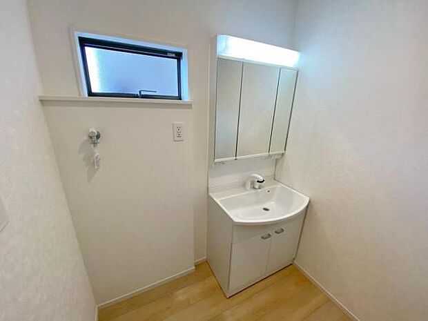 暮らしを快適に変える、シャワー付き洗面化粧台♪