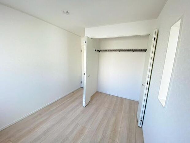 心地良い日差しが差し込む明るい居室