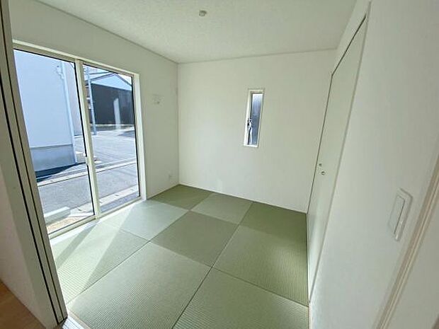 心地良い日差しが差し込む明るい居室