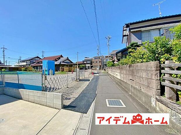 前面道路（2025年9月）撮影 休日、平日問わずお気軽にお問合せくださいませ。