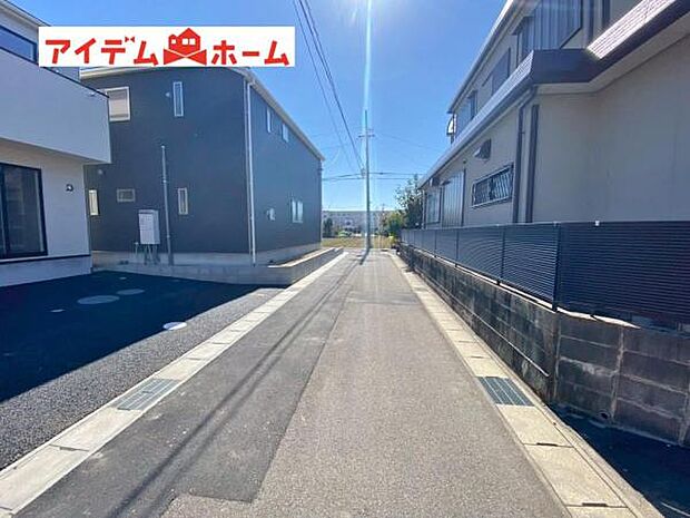 前面道路（2025年10月）撮影 休日、平日問わずお気軽にお問合せくださいませ。