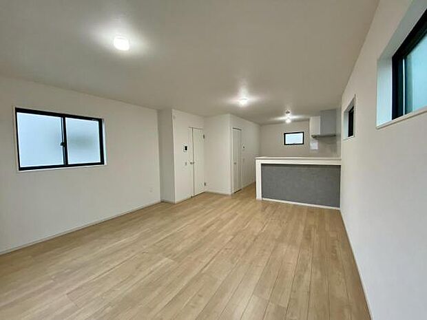 休日、平日問わずお気軽にお問合せくださいませ。