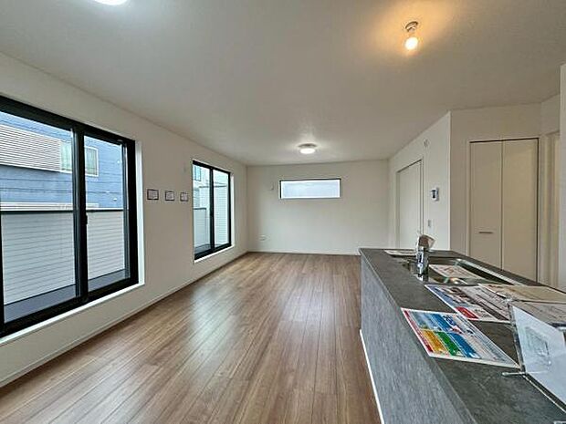 休日、平日問わずお気軽にお問合せくださいませ。