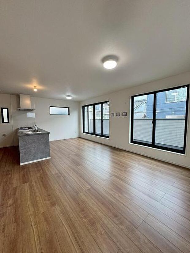 休日、平日問わずお気軽にお問合せくださいませ。