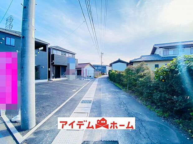 現地(2025年9月)撮影 前面道路 平日・土日問わずご案内致しますお気軽にお問合わせ下さいませ。 