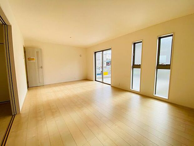 内観写真 平日・土日問わずご案内致しますお気軽にお問合わせ下さい♪ 