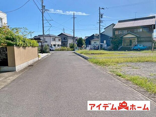 東側道路 現地(2025年9月)撮影 休日、平日問わずお気軽にお問合せくださいませ。