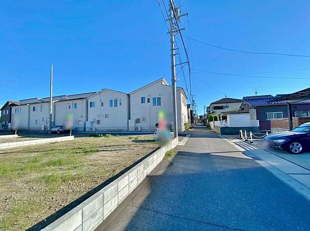 現地(2025年10月)撮影 西側道路 休日、平日問わずお気軽にお問合せくださいませ。