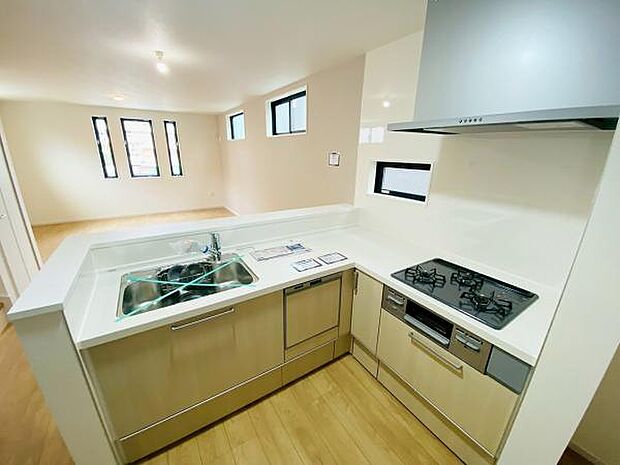 休日、平日問わずお気軽にお問合せくださいませ。