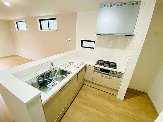 休日、平日問わずお気軽にお問合せくださいませ。