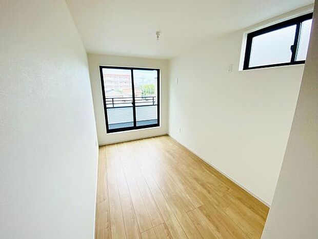 休日、平日問わずお気軽にお問合せくださいませ。