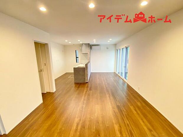 内観写真 平日・土日問わずご案内致しますお気軽にお問合わせ下さい♪