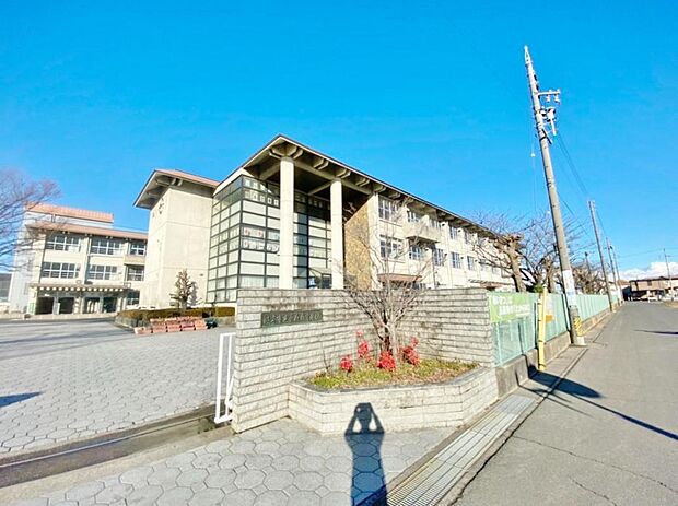 岐阜市立長森南中学校(1560m)