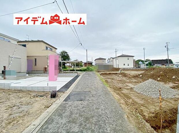 南側道路 現地（2025年11月）撮影 休日、平日問わずお気軽にお問合せくださいませ。 