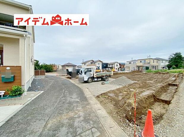 北側道路 現地（2025年11月）撮影 休日、平日問わずお気軽にお問合せくださいませ。 