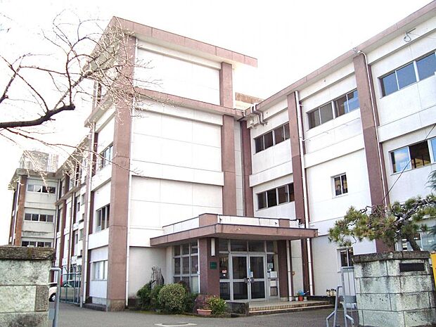 一宮市立千秋中学校（660m）