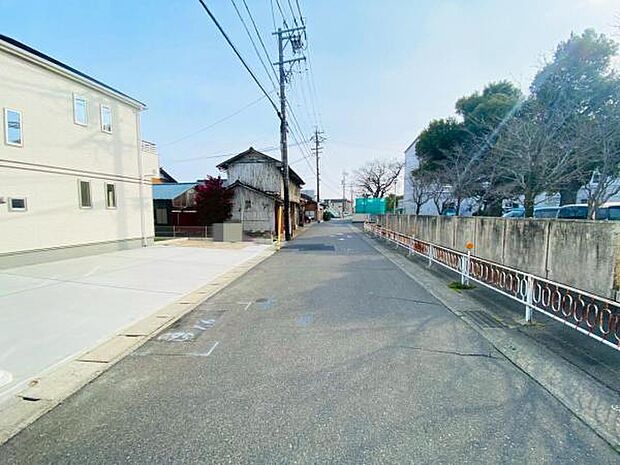 前面道路 平日・土日問わずご案内致します!お気軽にお問合わせ下さい♪