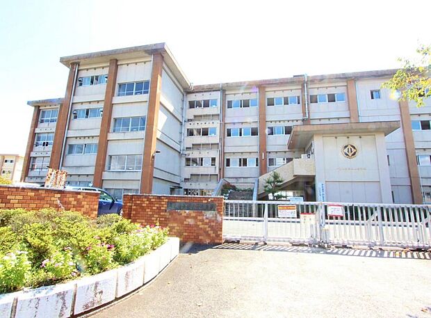 一宮市立浅井中小学校(710m)