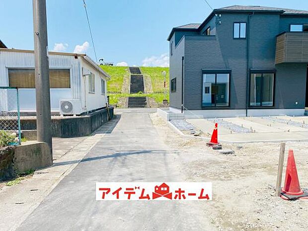 前面道路 平日・土日問わずご案内致します!お気軽にお問合わせ下さい♪