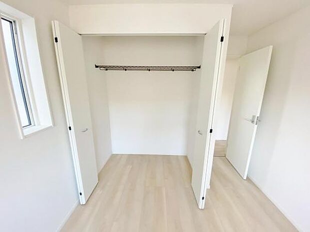 趣味の物やお子様のおもちゃもたくさん収納できるクローゼットを設置