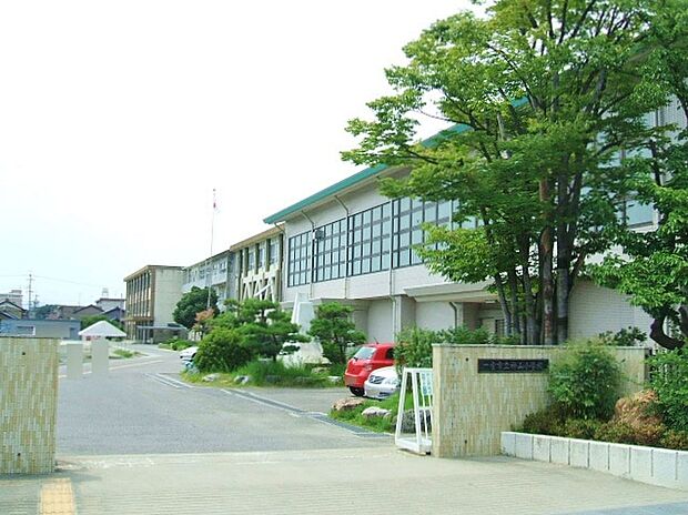 一宮市立神山小学校(1400m)
